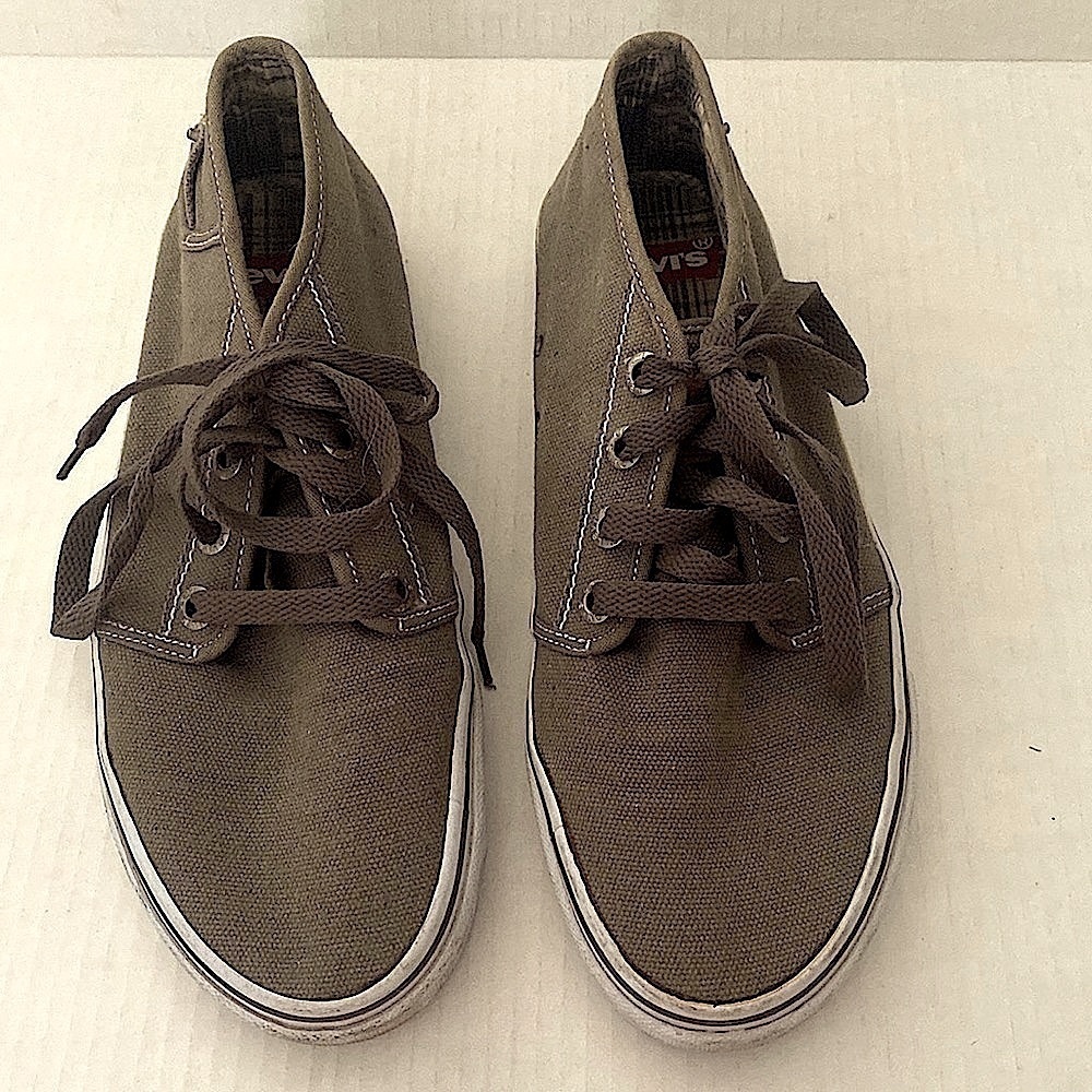 Levi’s canvas lace up sneakers in Tan  Size 10